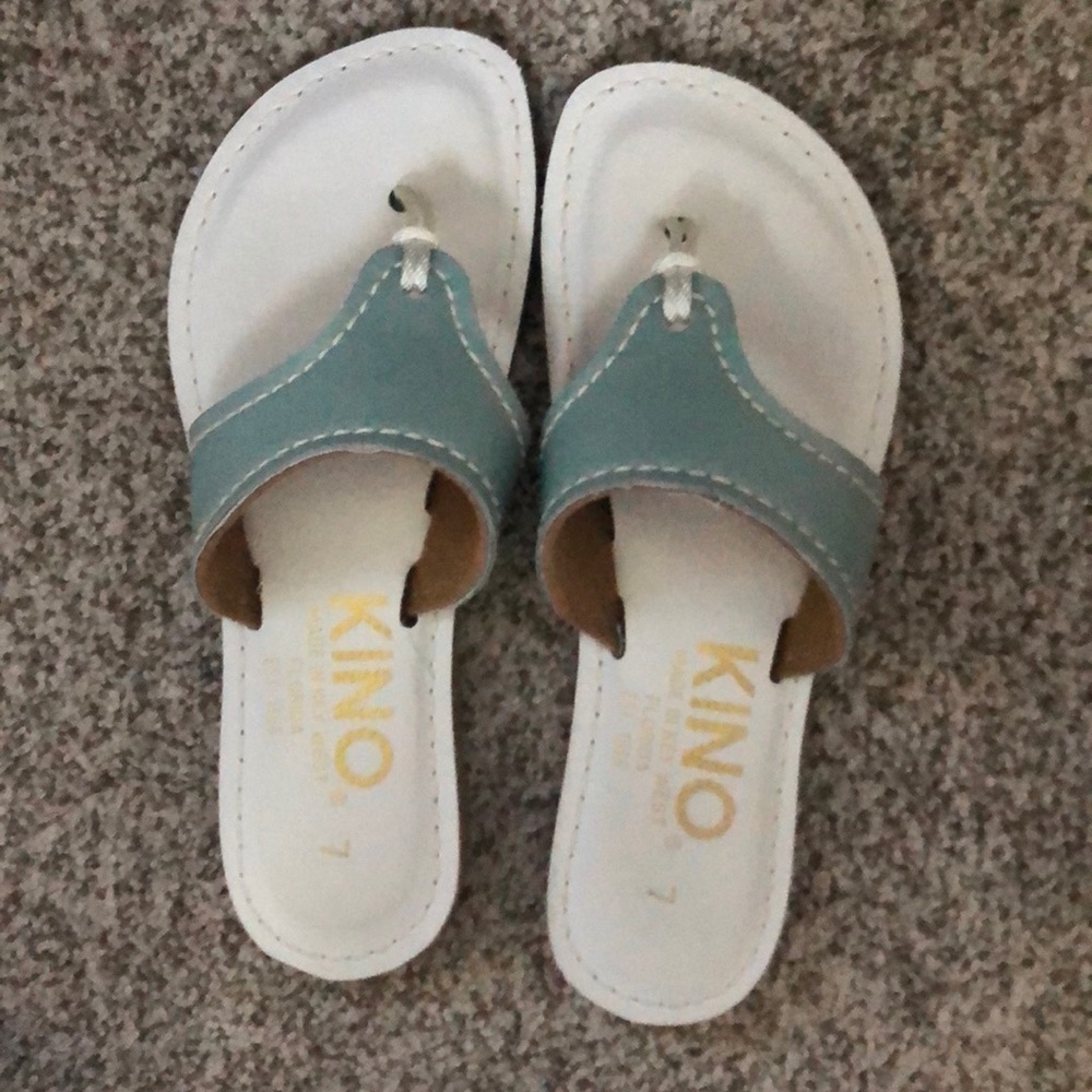KINO flip flops
